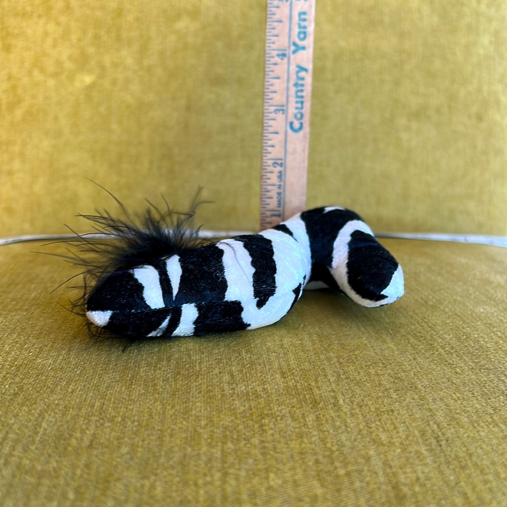 Zebra Print Shoe Hanging Decor - Picture 7 of 10